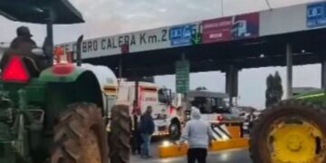 Productores bloquean carreteras en Zacatecas contra reforma de Ley de Aguas