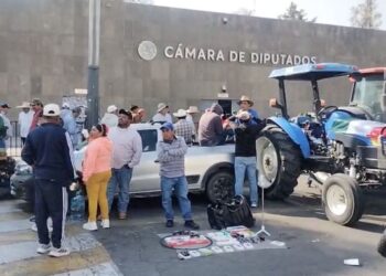 Agricultores bloquean puentes y carreteras por la Ley Nacional de Aguas
