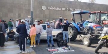 Agricultores bloquean puentes y carreteras por la Ley Nacional de Aguas