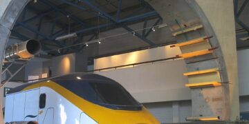 Avería eléctrica detiene el Eurotúnel y mantiene suspendidos los trenes Eurostar
