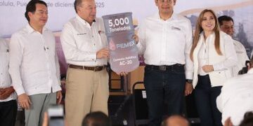 Pemex multiplica entrega de asfalto a Puebla y acelera obras de pavimentación en el estado