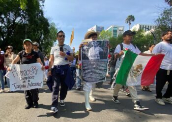 Jóvenes de la Generación Z marchan en silencio en CDMX para exigir paz y ser escuchados