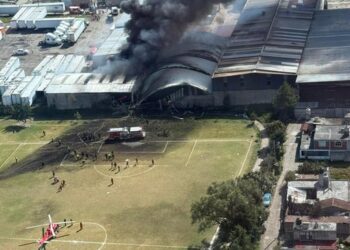 Se desploma jet privado cerca del aeropuerto de Toluca; confirman al menos seis muertos