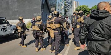 Enfrentamiento en operativo antiextorsión en la Cuauhtémoc deja seis detenidos y un policía herido