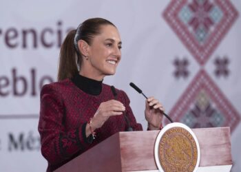 Sheinbaum arranca Farmacias del Bienestar y defiende a la 4T: lo esencial de la mañanera