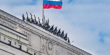 Embajada de EU refuerza advertencia de seguridad por riesgo de bombardeos en Kiev