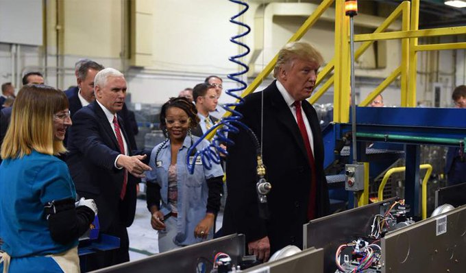 Trump resta importancia al T-MEC y sostiene que EE. UU. puede prescindir de México y Canadá
