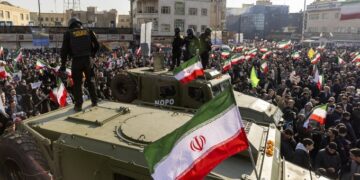 Trump lanza ultimátum a Irán y refuerza despliegue naval en Medio Oriente