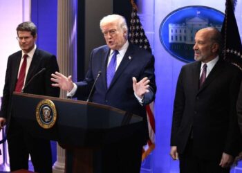 Trump impone arancel global de 10%, pero excluye productos del T-MEC