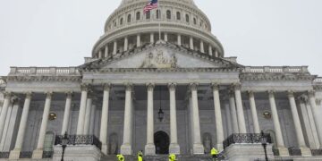 Congreso de EE.UU. destraba presupuesto y reactiva operaciones del Gobierno federal