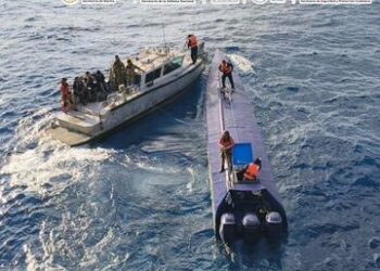 Marina decomisa 4 toneladas de cocaína en semisumergible interceptado frente a Colima