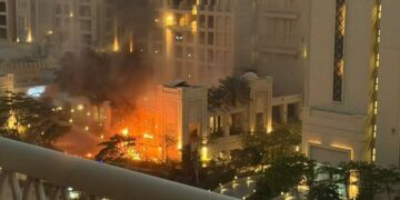Incendio en hotel de Dubái y cierre aéreo en el Golfo tras ofensiva iraní