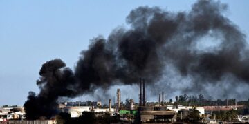 Fuego en la refinería Ñico López sacude La Habana en medio de apagones masivos
