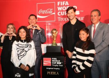 Puebla forma parte de la fiesta mundialista, recibe trofeo internacional