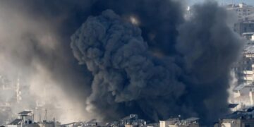 Escalada en Oriente Medio: Israel bombardea Teherán y Beirut mientras EE.UU. ordena evacuar 14 países