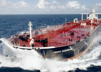 Tensión en Ormuz: Bloqueo de petróleo eleva precios y afecta a aerolíneas