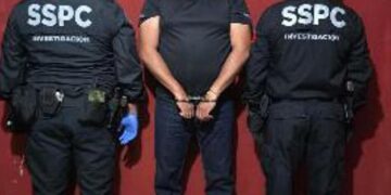 Arrestan en Guerrero a funcionario de Iguala por presunto nexo con Ayotzinapa