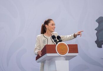 Sheinbaum aborda seguridad, reforma electoral y transporte en el AICM durante mañanera en Colima