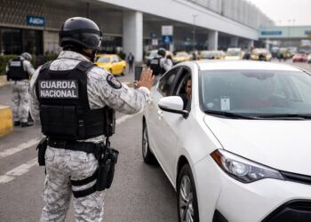 Gobierno plantea nuevo punto para taxis por app en el AICM y busca acuerdo con concesionarios