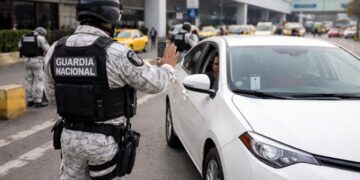 Gobierno plantea nuevo punto para taxis por app en el AICM y busca acuerdo con concesionarios