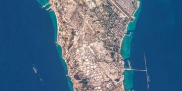 EE. UU. golpea enclave petrolero de Irán: ataque militar en la isla de Kharg eleva la tensión en Medio Oriente