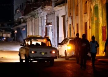Colapso del sistema eléctrico deja a Cuba en apagón masivo