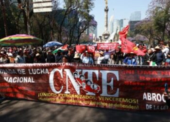 CNTE desbloquea Reforma tras horas de protestas; seguirá presión al gobierno