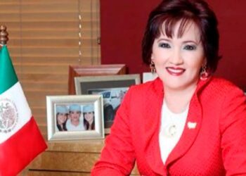 Arrestan en El Paso a esposa de César Duarte; su futuro legal se define en EU