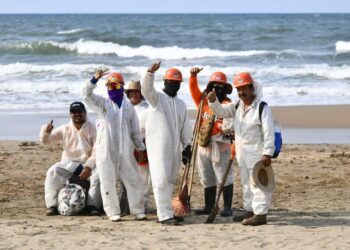 Avanza saneamiento en el Golfo de México tras control de derrame de hidrocarburos