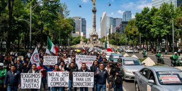 Choferes de apps paralizan CDMX; exigen menor comisión y mejores ingresos