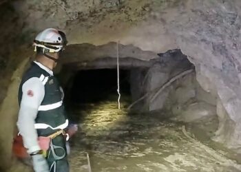 Hallan con vida a minero en Sinaloa; continúa operativo por tres atrapados