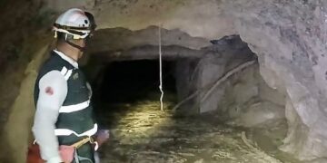 Hallan con vida a minero en Sinaloa; continúa operativo por tres atrapados