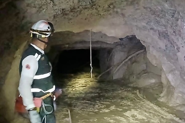 Hallan con vida a minero en Sinaloa; continúa operativo por tres atrapados
