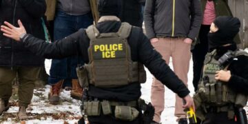 México escala presión legal por muertes de connacionales en centros del ICE