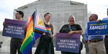 Suprema Corte de EU pone en duda veto a terapias de conversión en Colorado