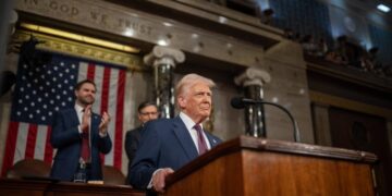 Trump frena ofensiva contra Irán y sacude mercados energéticos