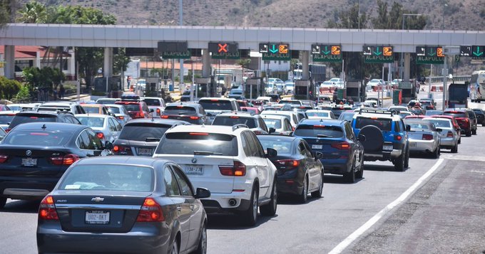 Conductores enfrentan alza en casetas en principales autopistas