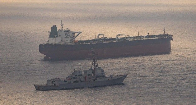 Bloqueo de EU paraliza puerto iraní: 20 buques quedan varados