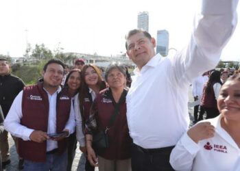 Entrega Gobierno de Puebla unidades y materiales para impulsar alfabetización