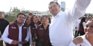 Entrega Gobierno de Puebla unidades y materiales para impulsar alfabetización