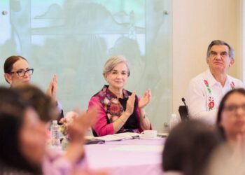 Dialogan Américo y María de Villarreal con habitantes de los polígonos de atención de Lazos del Bienestar
