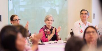 Dialogan Américo y María de Villarreal con habitantes de los polígonos de atención de Lazos del Bienestar