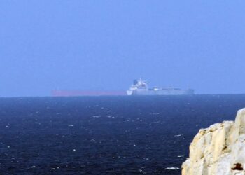 Irán cierra nuevamente el estrecho de Ormuz y eleva la tensión global