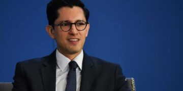 Sheinbaum propone a Roberto Velasco como canciller tras salida de De la Fuente