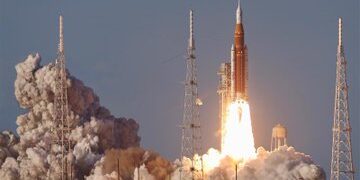 Artemis II logra órbita terrestre y avanza hacia histórica misión lunar