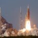 Artemis II logra órbita terrestre y avanza hacia histórica misión lunar