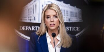 Trump remueve a Pam Bondi y designa fiscal interino en EE. UU.