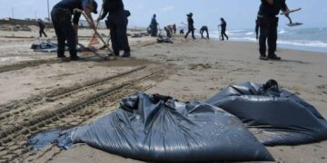 Segunda mancha de chapopote en Playa Bagdad activa monitoreo reforzado