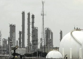 Derrame de diésel en Deer Park queda contenido; Pemex descarta riesgos