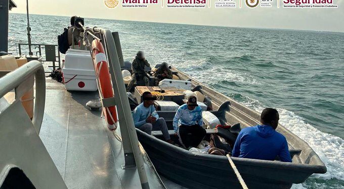 Intercepción en altamar: Marina decomisa cocaína y captura a seis extranjeros frente a Chiapas